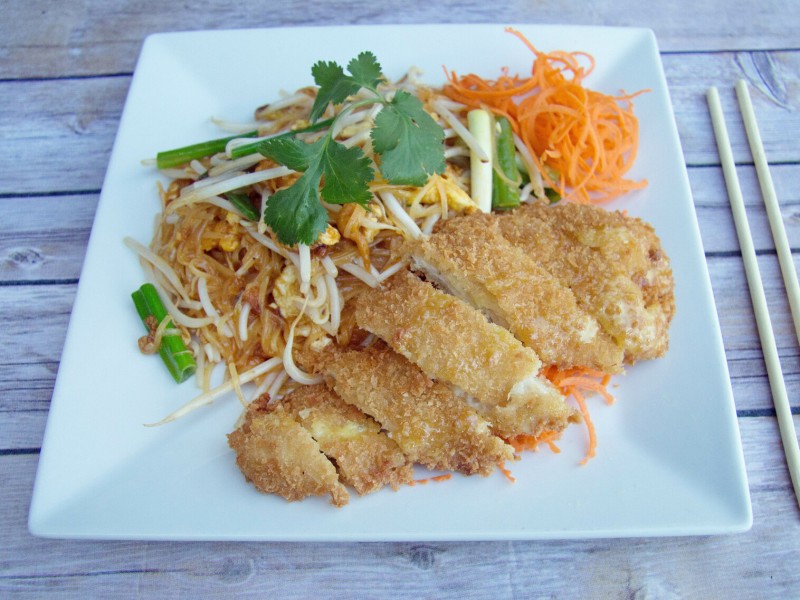 Crispy Chicken Pad Thai