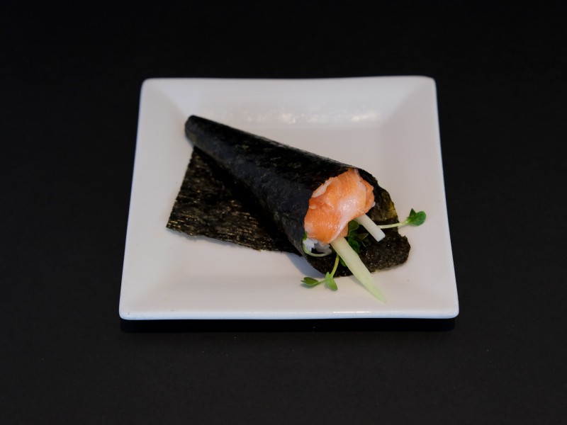 Salmon Hand Roll
