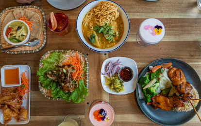 SISTERS THAI MOSAIC Photo
