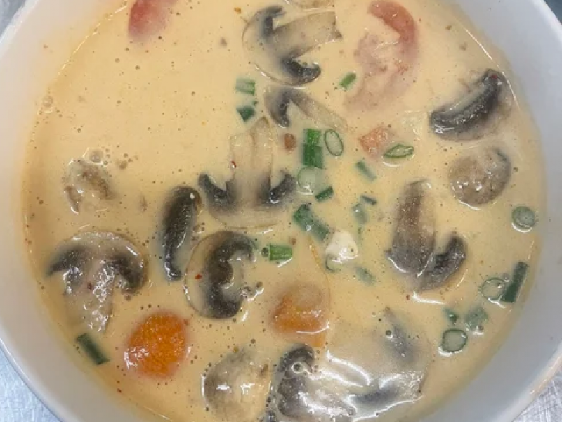 18. Tom Kha Coconut Soup (Large)