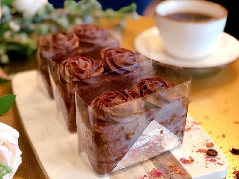 Chocolate Cake (1 item)