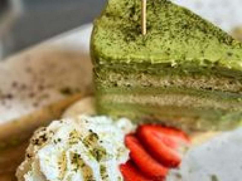 Green Tea Chocolate Cake (1 Item)