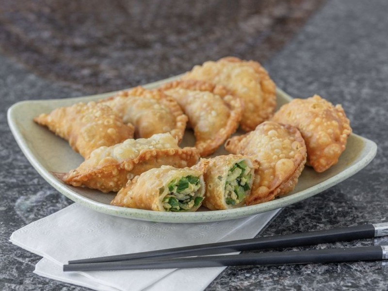 Chives with Eggs Fried Dumpling 韭菜鸡蛋盒
