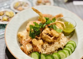 Soft Shell Crab & Shrimp Garlic Rice, ข้าวผัดปูนิ่มกุ้งทอด