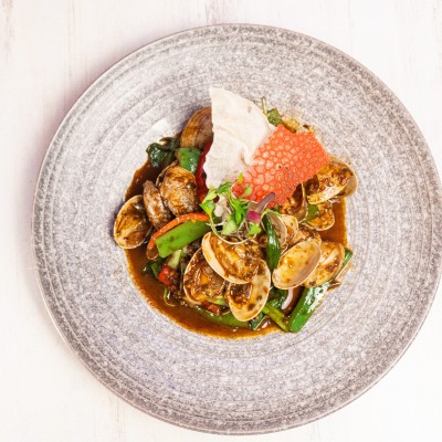 Spicy Basil Clams