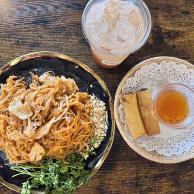 C3. Pad Thai Chicken with 2 pcs Spring rolls and Thai Ice Tea