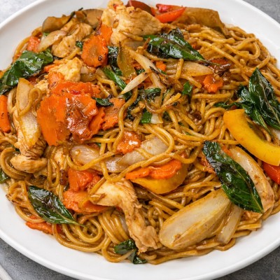 Spicy basil chowmien