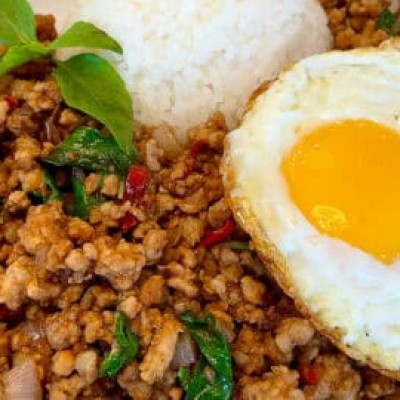 Chicken basil & fried egg