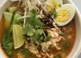 Tom yum noodle soup