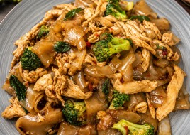 Pad Khii Mao (Drunken noodles) *