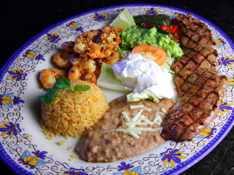Carne Asada Y Camarones