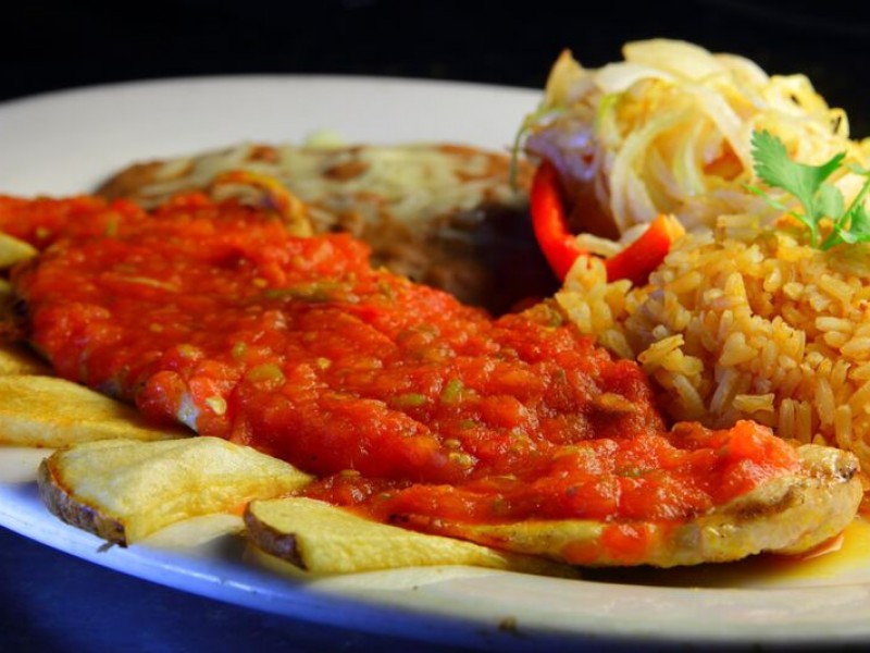 Pollo En Salsa Entomatada