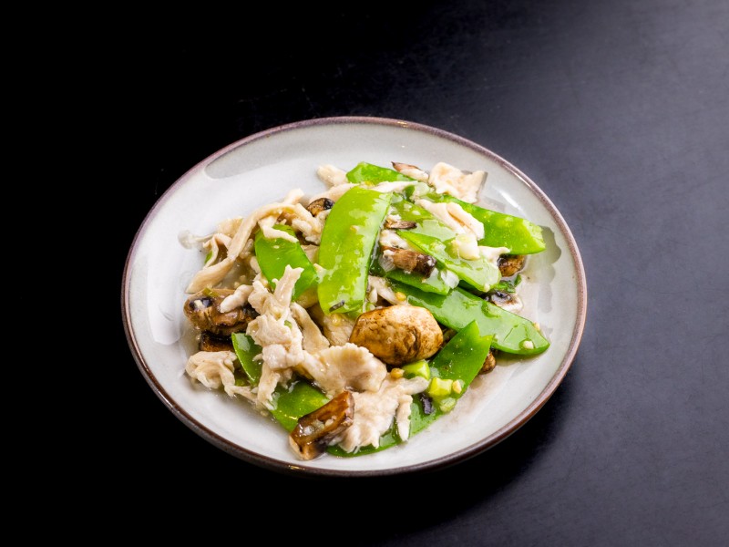 Steamed Chicken with Mushrooms and Pea Pod
