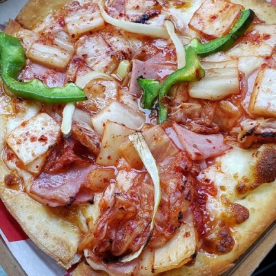 Kimchi Pizza