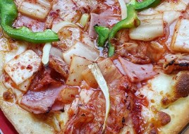 Kimchi Pizza