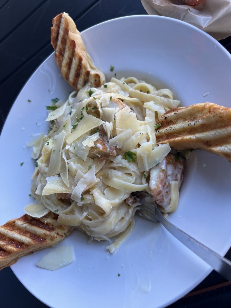 Fettucini/Penne Alfredo