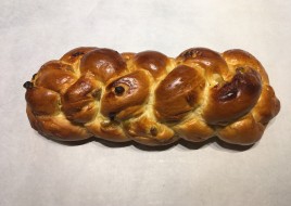 Egg Raisin Twist (Large)