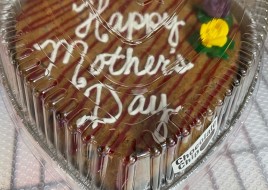 Heart shape yellow choco chip cake (LG)