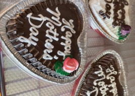 Heart shape yellow cake (sm)