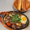 B1 Bo Ne Sizzling Skillet w/Bread