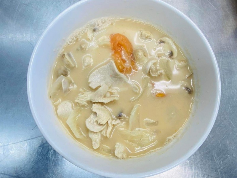 15. TOM KHA