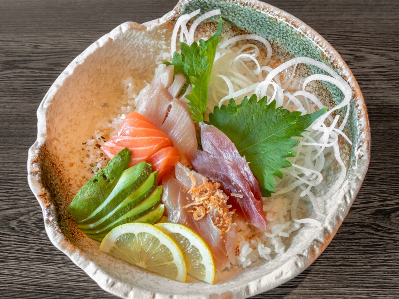 Sashimi Over Rice (8Pc)