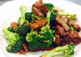 Sliced Beef with Broccoli Dinner