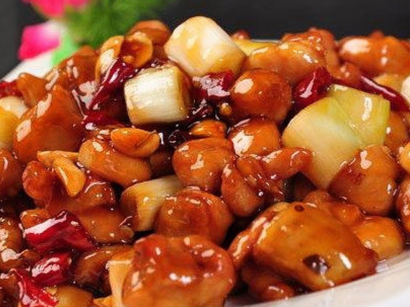 Diced Chicken with Peanuts & Hot Pepper