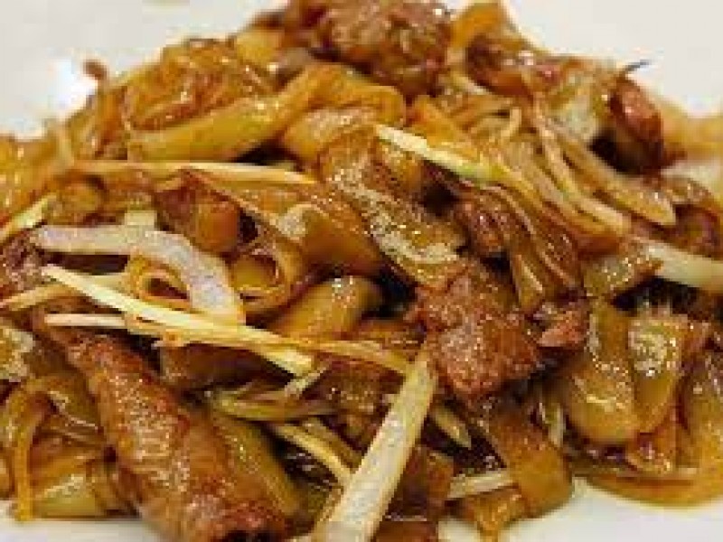 Chow Fun with Beef Lunch