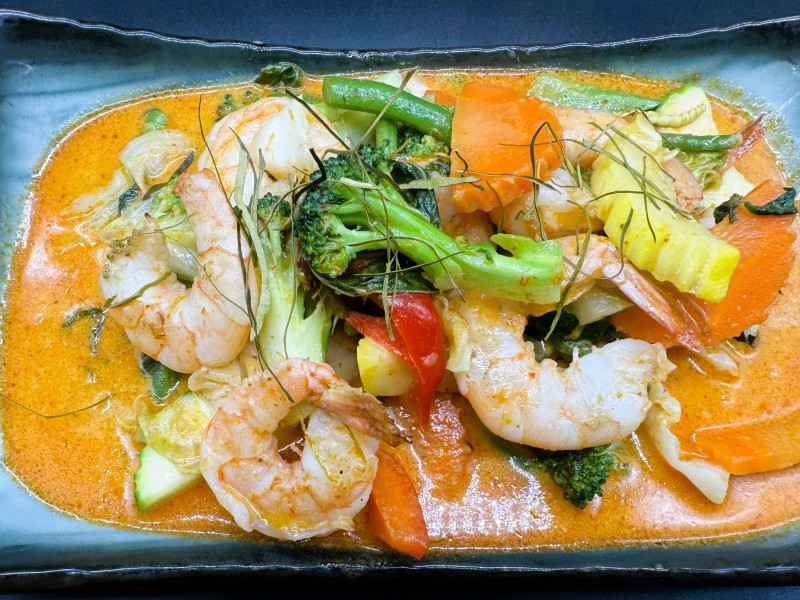 Chu-Chee Salmon or Prawns 