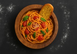 Pasta with Tomato and Basil