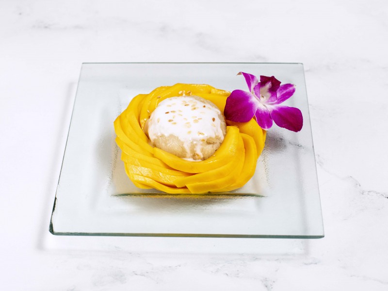 Mango with sticky rice (seasonal)